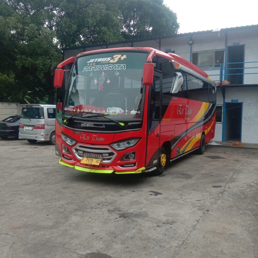Bus pariwisata untuk perjalanan luar kota jarak jauh